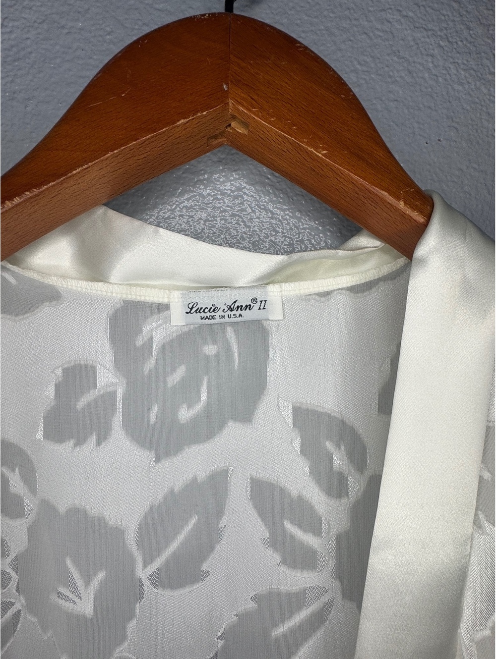 Vintage Lucie Ann Robe Medium Ivory Floral Jacquard Satin Trim Made In USA NWT - Picture 5 of 8